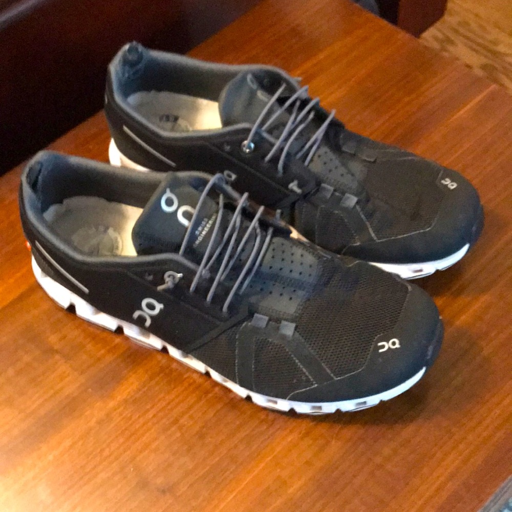 On Cloud Running Shoe-Men’s-Black sz 11